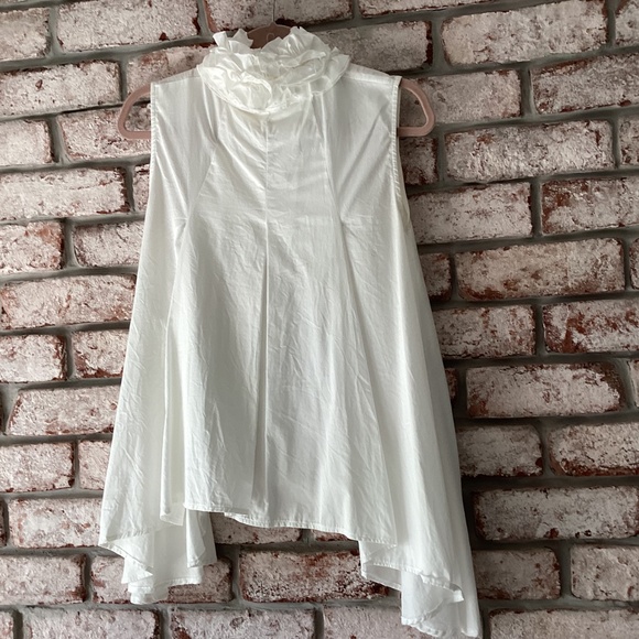 Woman’s white ruffled collar top - Picture 5 of 5
